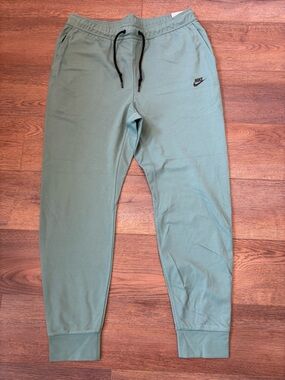 Nike tech knit light weight Green Joggers with Black Logo size XL NWT